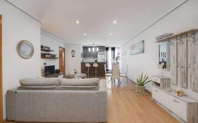 Resale - Apartment -
Torrevieja - Centro