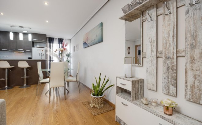 Resale - Apartment -
Torrevieja - Centro