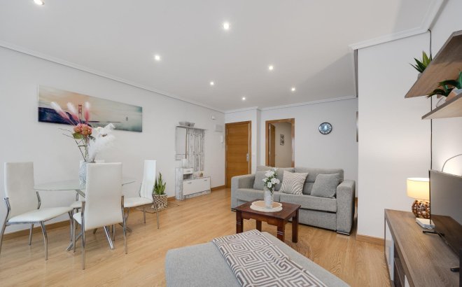 Resale - Apartment -
Torrevieja - Centro