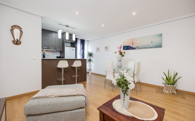 Resale - Apartment -
Torrevieja - Centro