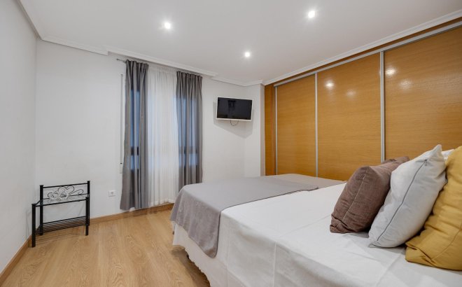 Resale - Apartment -
Torrevieja - Centro