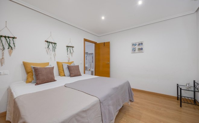 Resale - Apartment -
Torrevieja - Centro
