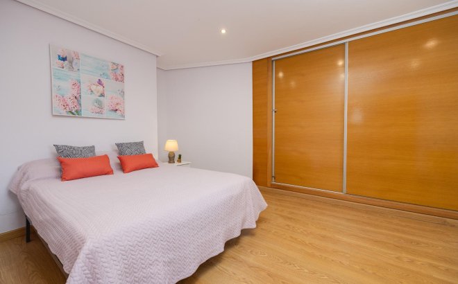 Resale - Apartment -
Torrevieja - Centro