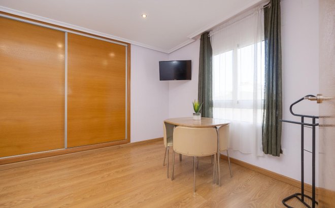 Resale - Apartment -
Torrevieja - Centro