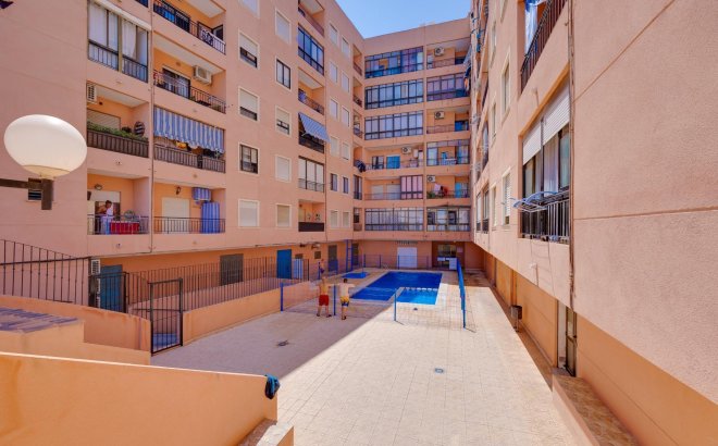 Resale - Apartment -
Torrevieja - Centro