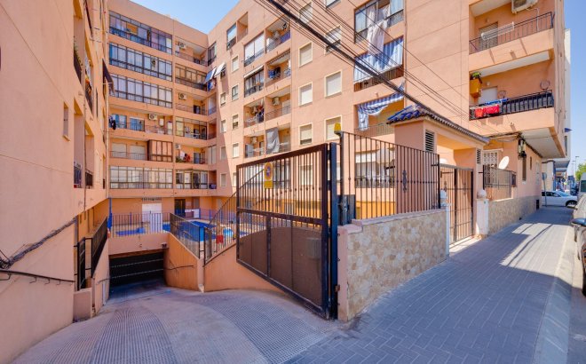 Resale - Apartment -
Torrevieja - Centro