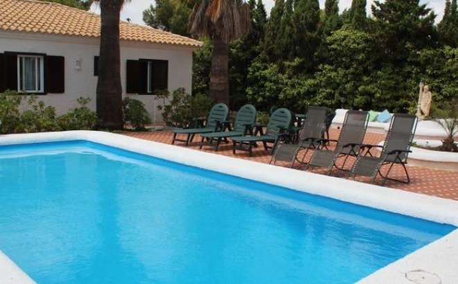 Resale - Villa -
Orihuela Costa - Villamartín