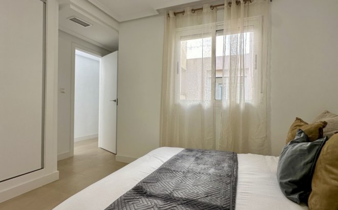 Resale - Apartment -
Torrevieja - Costa Blanca