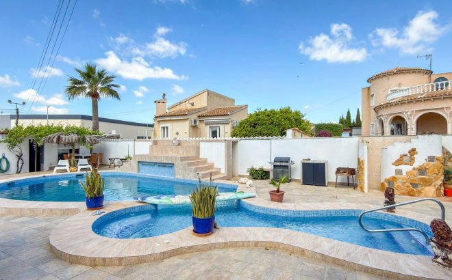 Resale - Villa -
Ciudad Quesada - Costa Blanca