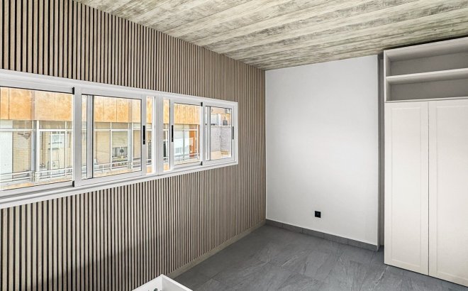 Resale - Apartment -
Torrevieja - Costa Blanca