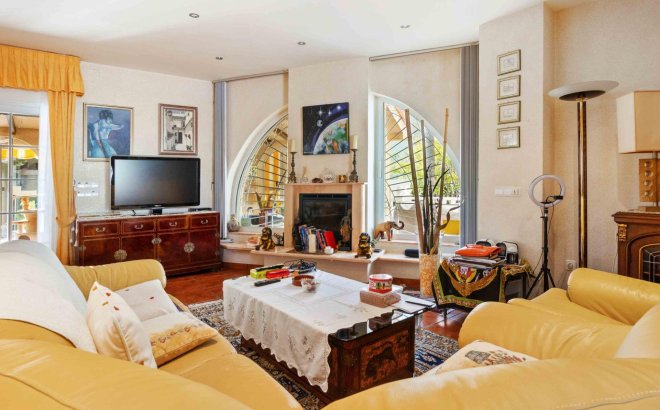 Resale - Villa -
Cabo Roig - Muy Cerca De La Playa