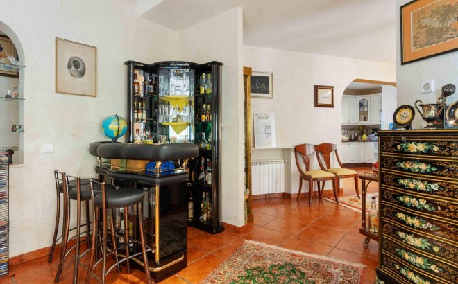 Resale - Villa -
Cabo Roig - Muy Cerca De La Playa