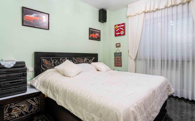 Resale - Villa -
Cabo Roig - Muy Cerca De La Playa