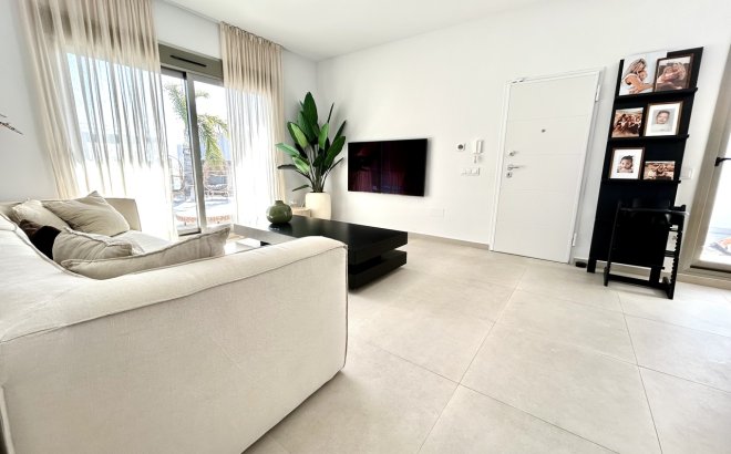 Resale - Villa -
Las Filipinas - Inland