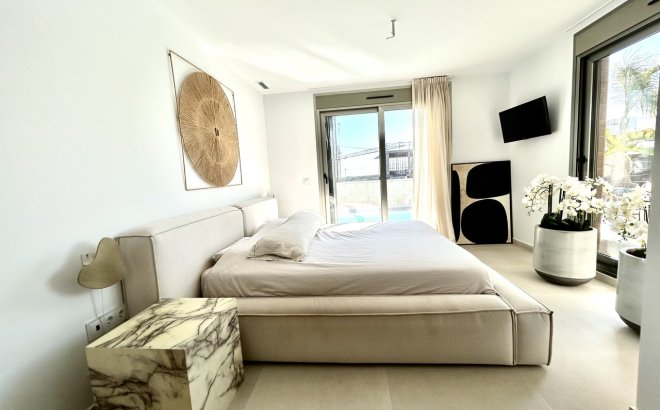 Resale - Villa -
Las Filipinas - Inland