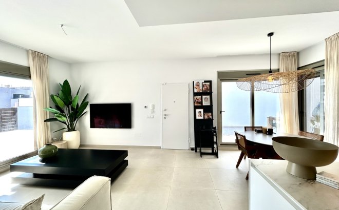 Resale - Villa -
Las Filipinas - Inland
