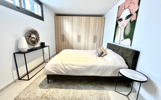 Resale - Villa -
Las Filipinas - Inland