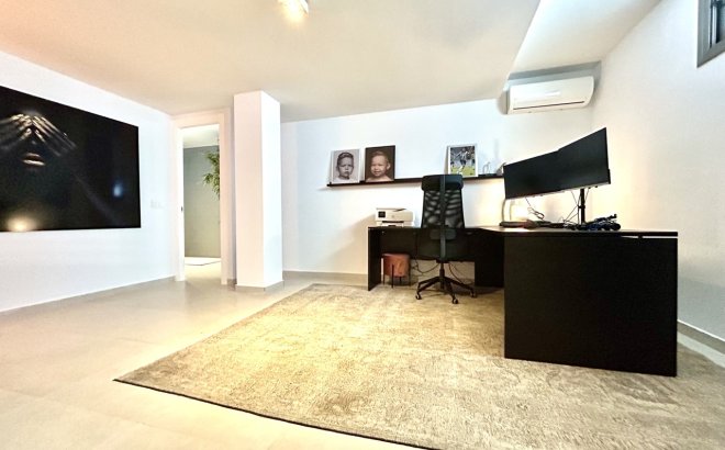 Resale - Villa -
Las Filipinas - Inland