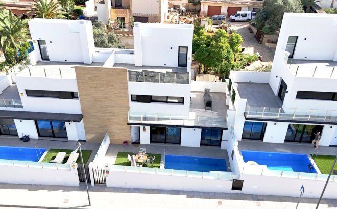 Resale - Villa -
Villamartin - Costa Blanca