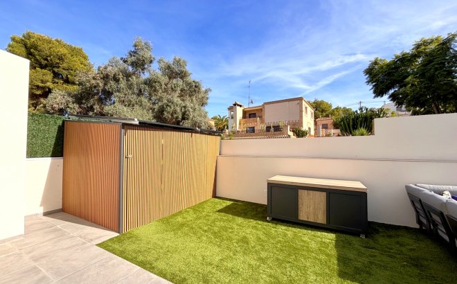 Resale - Villa -
Villamartin - Costa Blanca