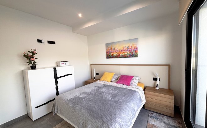 Resale - Villa -
Villamartin - Costa Blanca