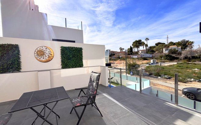 Resale - Villa -
Villamartin - Costa Blanca