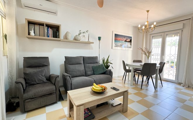 Resale - Villa -
Torrevieja - Costa Blanca
