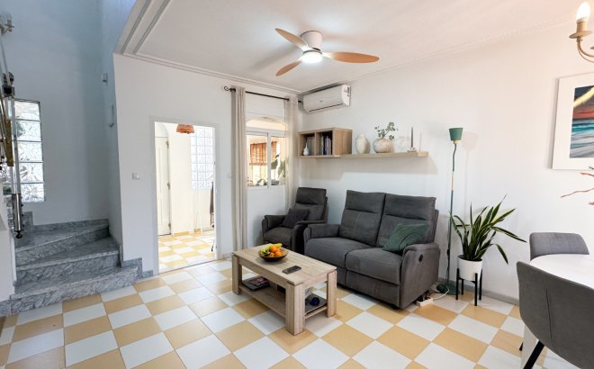 Resale - Villa -
Torrevieja - Costa Blanca