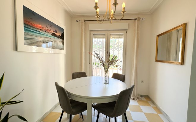 Resale - Villa -
Torrevieja - Costa Blanca