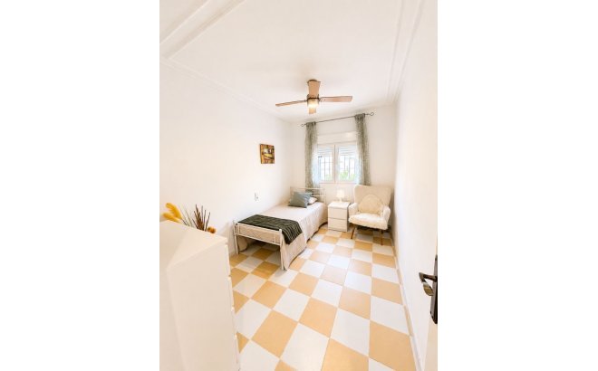 Resale - Villa -
Torrevieja - Costa Blanca