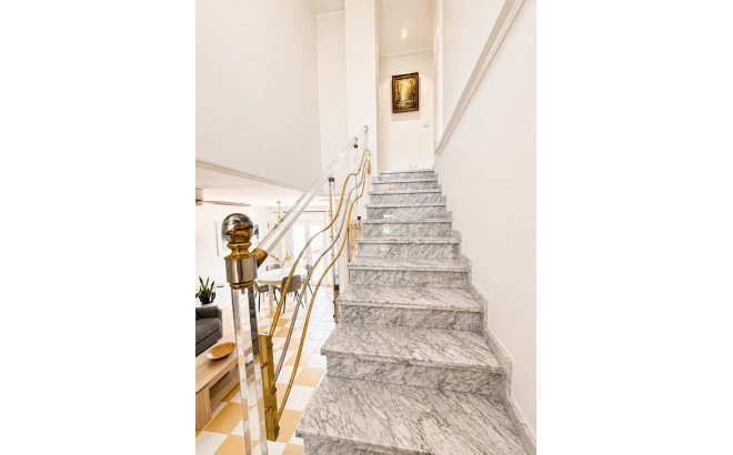 Resale - Villa -
Torrevieja - Costa Blanca