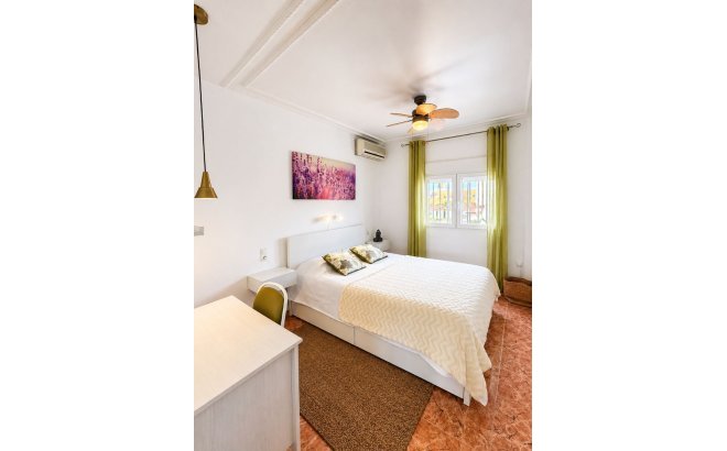 Resale - Villa -
Torrevieja - Costa Blanca