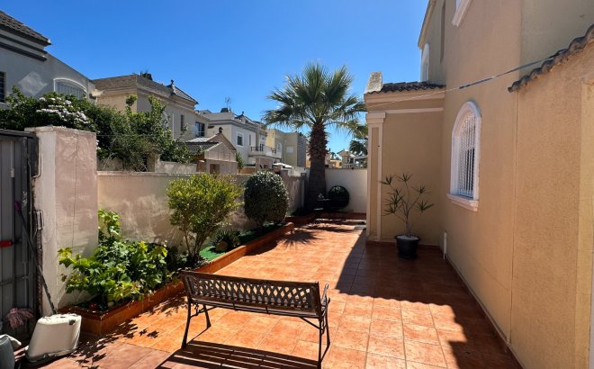 Resale - Villa -
Torrevieja - Costa Blanca