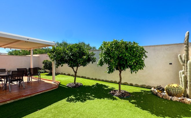 Resale - Villa -
Torrevieja - Costa Blanca