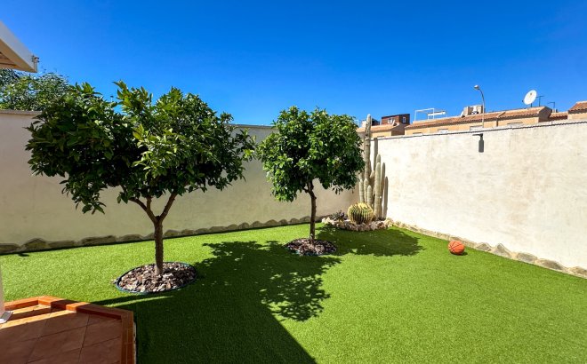 Resale - Villa -
Torrevieja - Costa Blanca