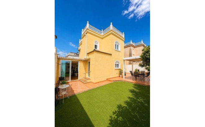 Resale - Villa -
Torrevieja - Costa Blanca