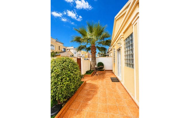 Resale - Villa -
Torrevieja - Costa Blanca