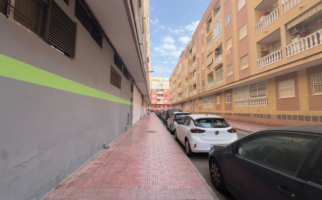 Resale - Apartment -
Torrevieja - Centro