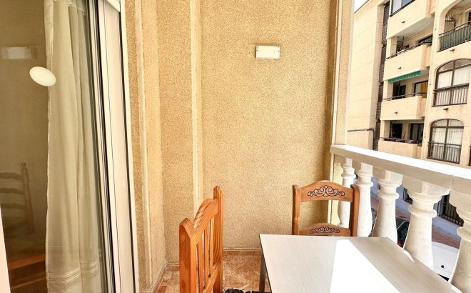 Resale - Apartment -
Torrevieja - Centro