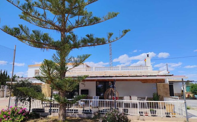 Resale - Villa -
Los Montesinos - Costa Blanca