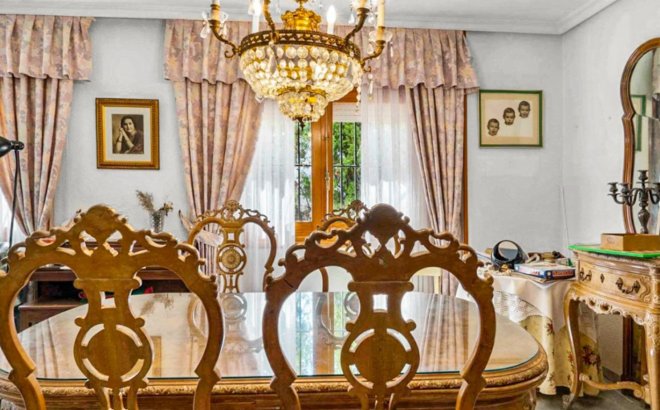 Resale - Villa -
Torrevieja - Costa Blanca