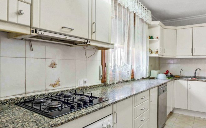 Resale - Villa -
Torrevieja - Costa Blanca