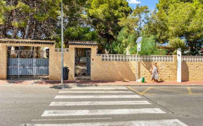 Resale - Villa -
Torrevieja - Costa Blanca