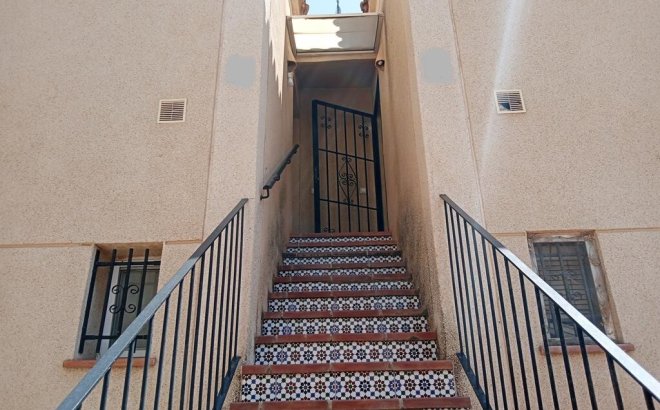 Resale - Dúplex -
Torrevieja - Carrefour
