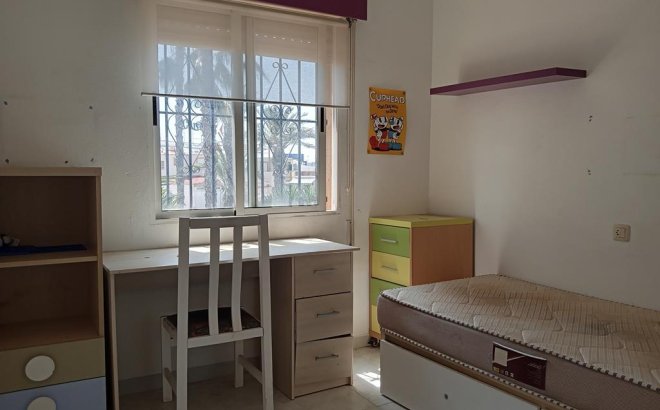 Resale - Dúplex -
Torrevieja - Carrefour