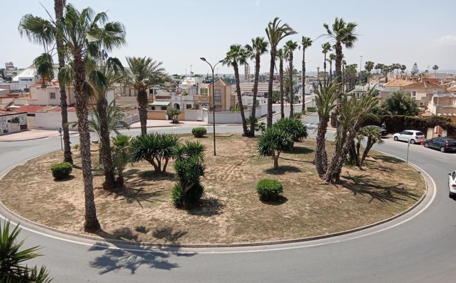 Resale - Dúplex -
Torrevieja - Carrefour