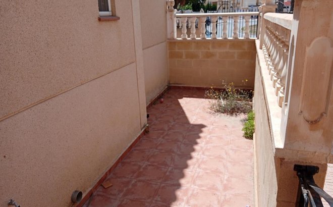 Resale - Dúplex -
Torrevieja - Carrefour
