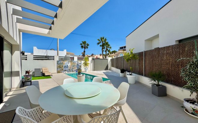 Resale - Villa -
San Miguel de Salinas - Blue Lagoon - Galán