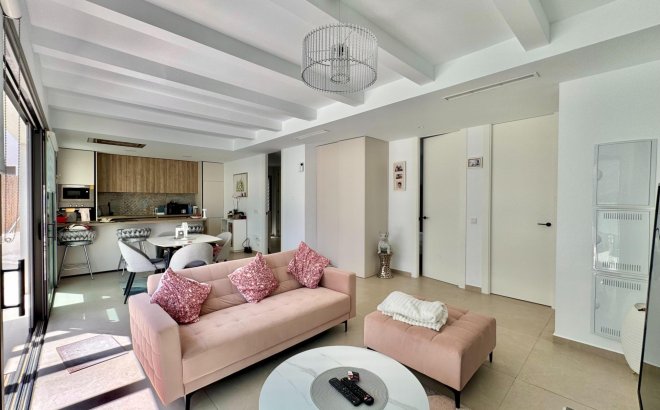 Resale - Villa -
San Miguel de Salinas - Blue Lagoon - Galán