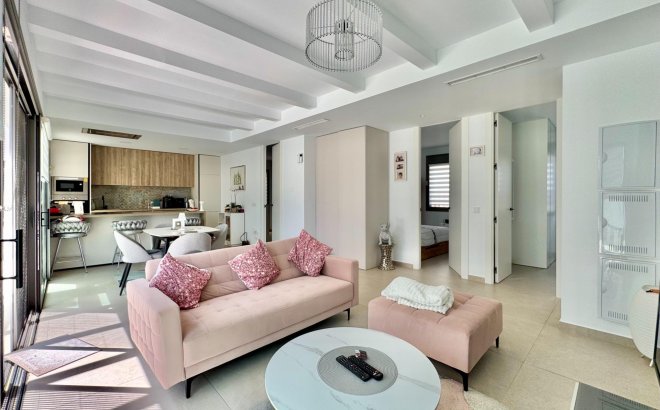 Resale - Villa -
San Miguel de Salinas - Blue Lagoon - Galán